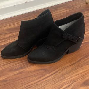 Senso like new black suede booties